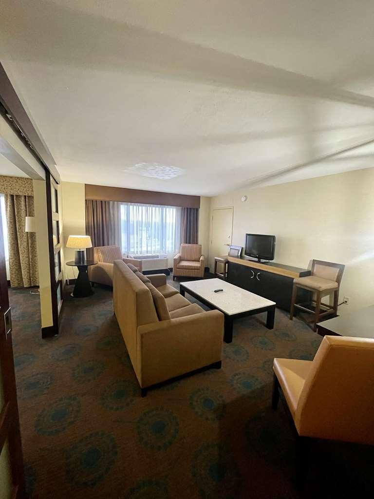 Brandywine Plaza Hotel Claymont Oda fotoğraf