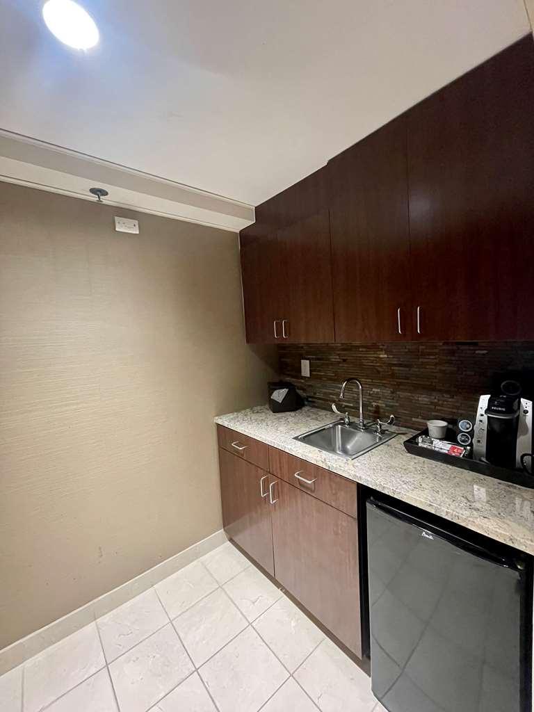 Brandywine Plaza Hotel Claymont Oda fotoğraf