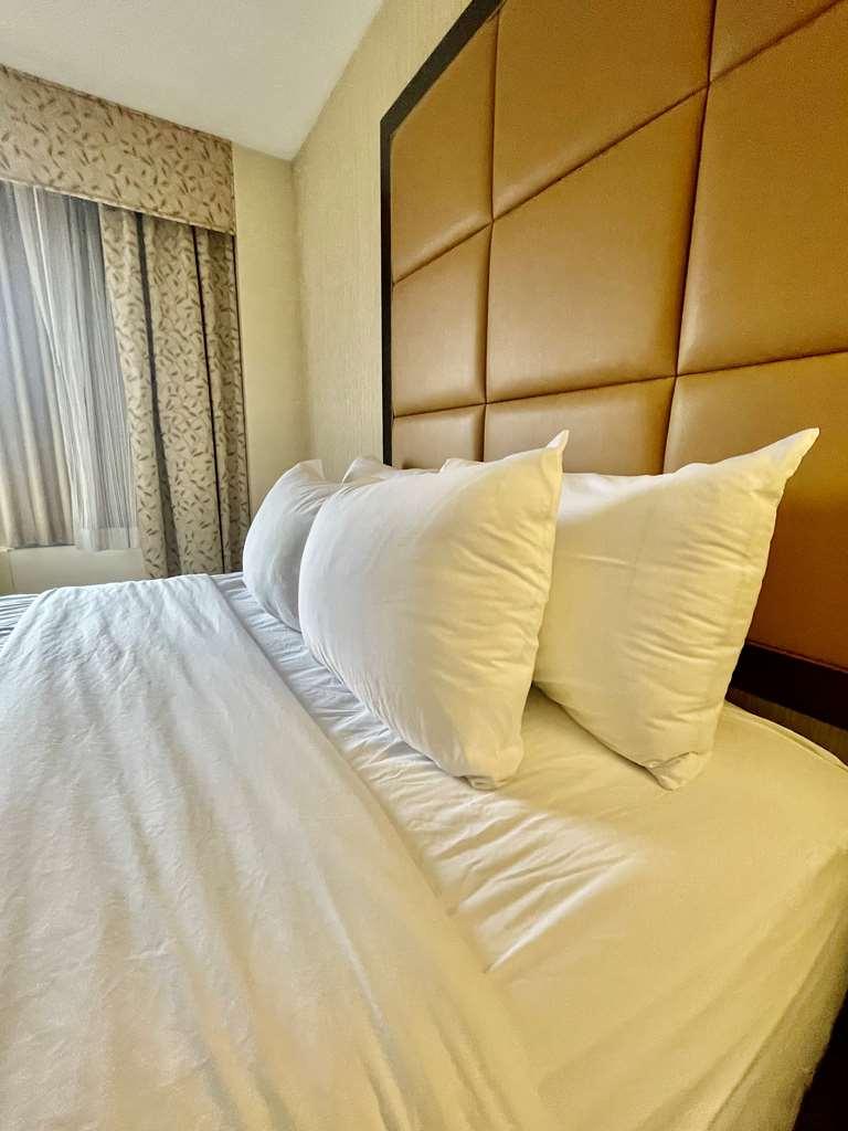 Brandywine Plaza Hotel Claymont Oda fotoğraf