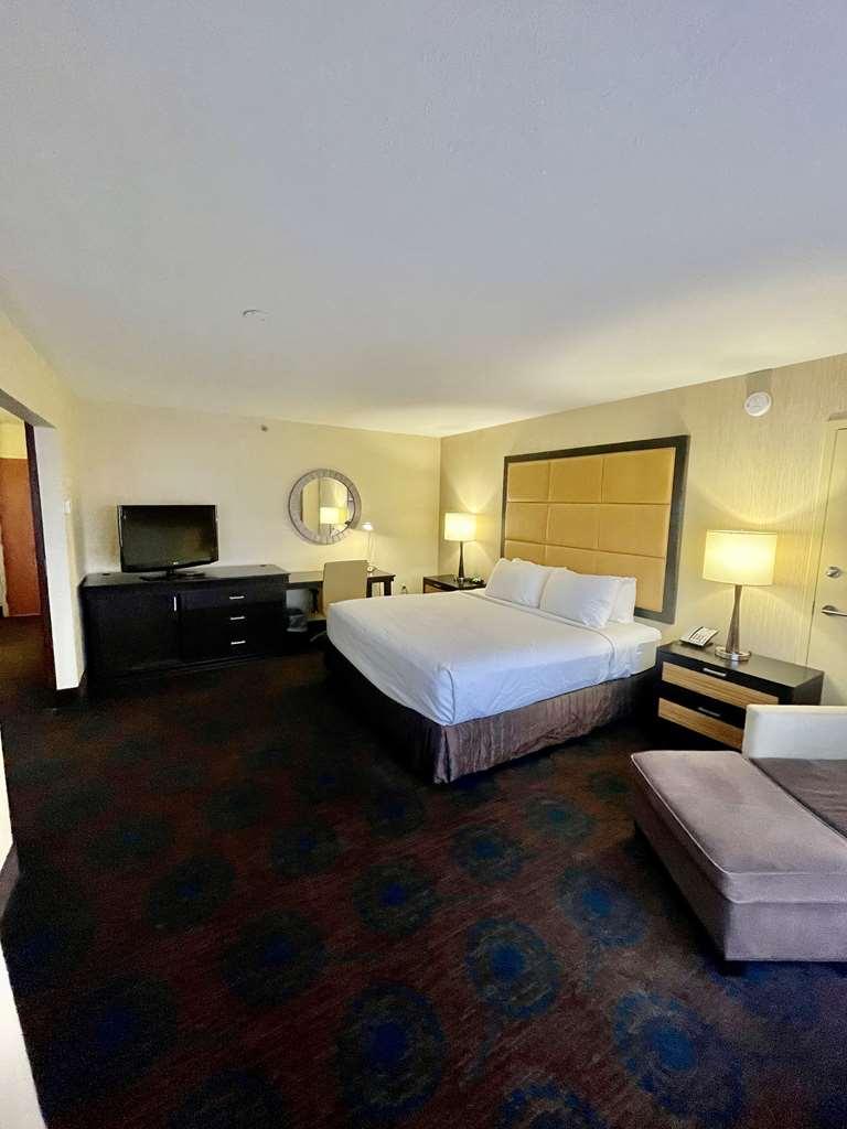 Brandywine Plaza Hotel Claymont Oda fotoğraf